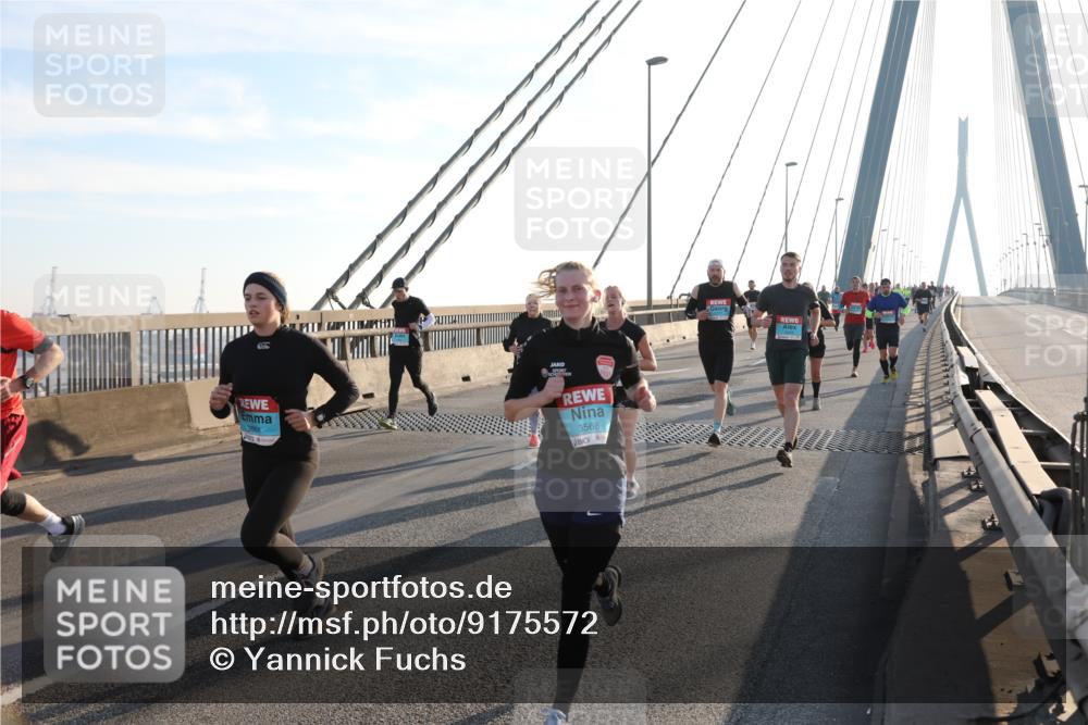 03.10.2025 - Köhlbrandbrückenlauf Yannick Fuchs http://msf.ph/oto/9175572 03.10.2025 08:24:38 Position 1 2884, 3568 meine-sportfotos.de