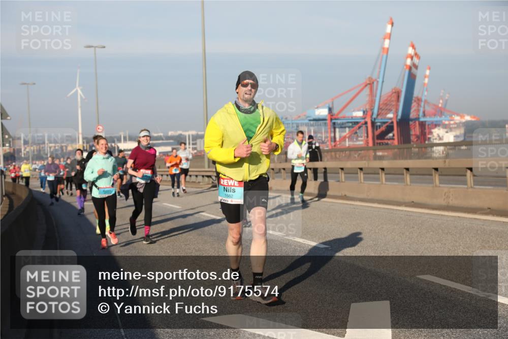 03.10.2025 - Köhlbrandbrückenlauf Yannick Fuchs http://msf.ph/oto/9175574 03.10.2025 08:45:23 Position 2 1662 meine-sportfotos.de