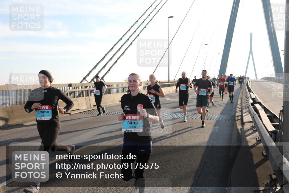 03.10.2025 - Köhlbrandbrückenlauf Yannick Fuchs http://msf.ph/oto/9175575 03.10.2025 08:24:38 Position 1 2884, 3568 meine-sportfotos.de
