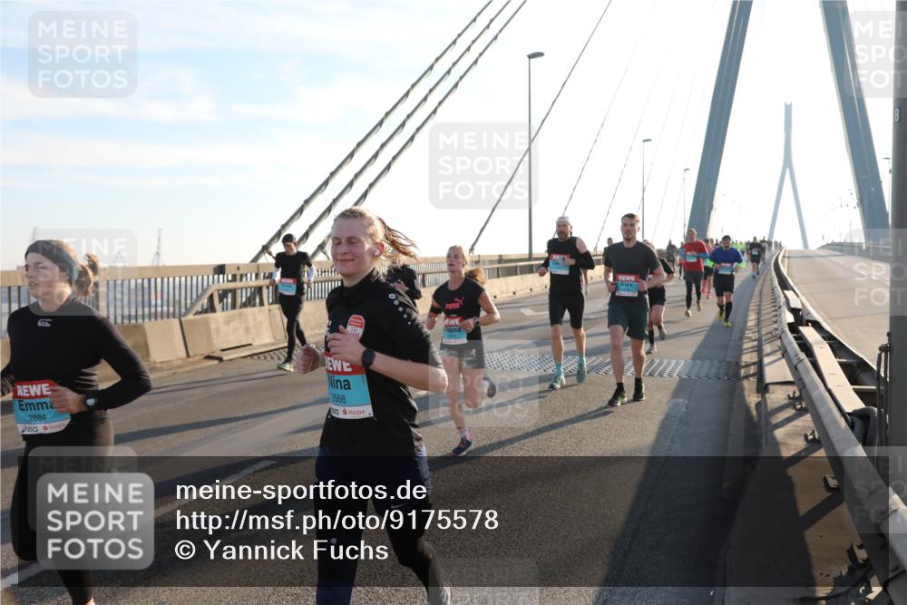 03.10.2025 - Köhlbrandbrückenlauf Yannick Fuchs http://msf.ph/oto/9175578 03.10.2025 08:24:38 Position 1 2884, 3568 meine-sportfotos.de