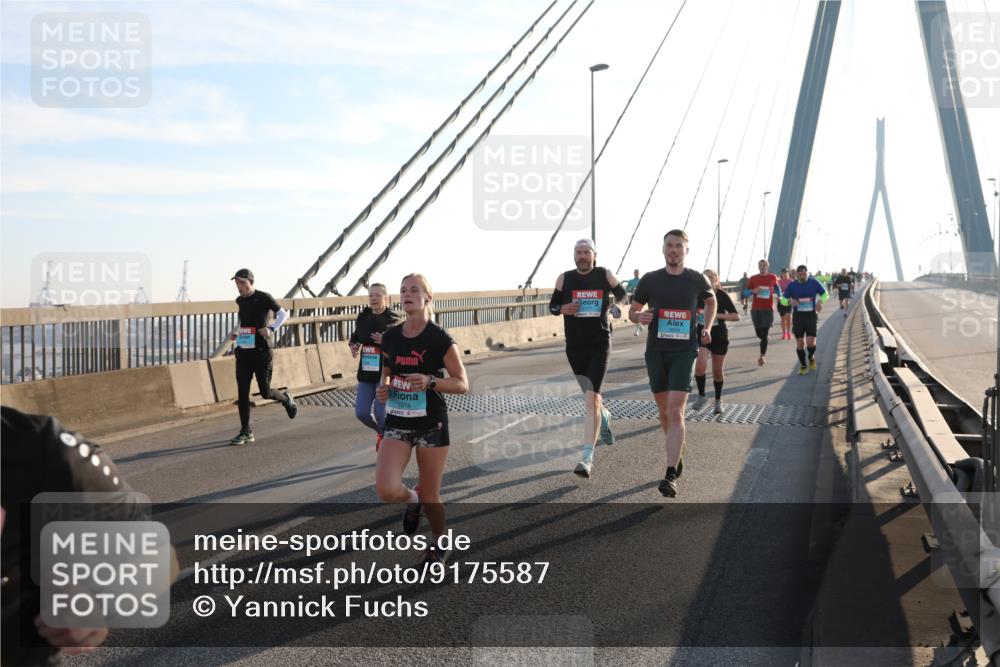 03.10.2025 - Köhlbrandbrückenlauf Yannick Fuchs http://msf.ph/oto/9175587 03.10.2025 08:24:38 Position 1 1018 meine-sportfotos.de