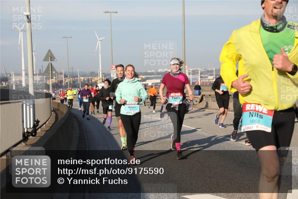 03.10.2025 - Köhlbrandbrückenlauf Yannick Fuchs http://msf.ph/oto/9175590 03.10.2025 08:45:24 Position 2 3717, 1568, 1662 meine-sportfotos.de