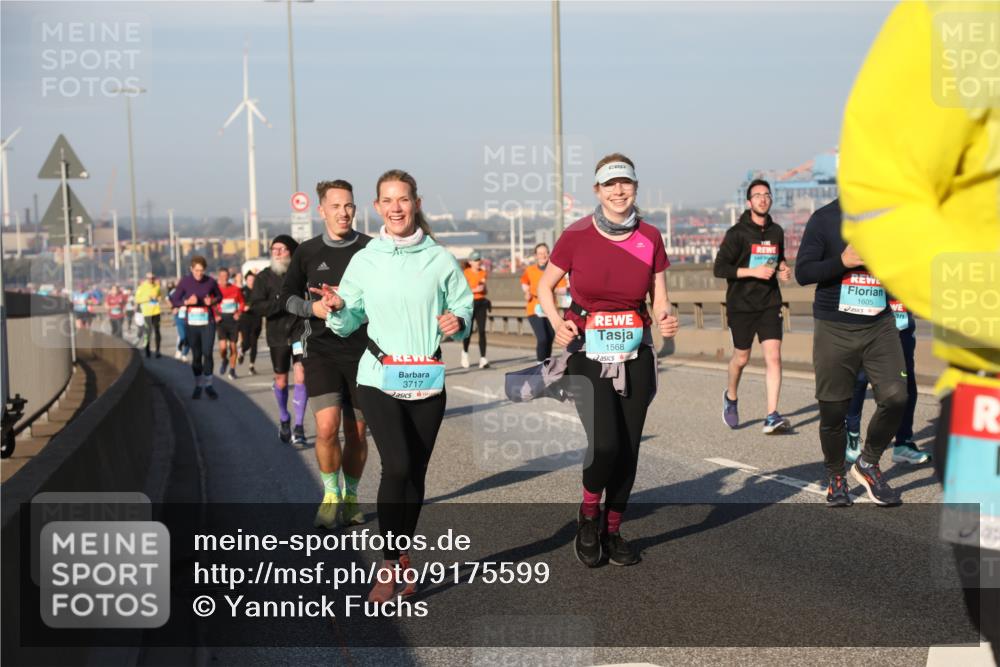 03.10.2025 - Köhlbrandbrückenlauf Yannick Fuchs http://msf.ph/oto/9175599 03.10.2025 08:45:24 Position 2 3717, 1568, 1605 meine-sportfotos.de