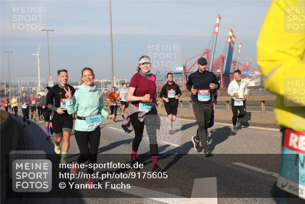 03.10.2025 - Köhlbrandbrückenlauf Yannick Fuchs http://msf.ph/oto/9175605 03.10.2025 08:45:25 Position 2 3717, 1568, 1605, 16 meine-sportfotos.de