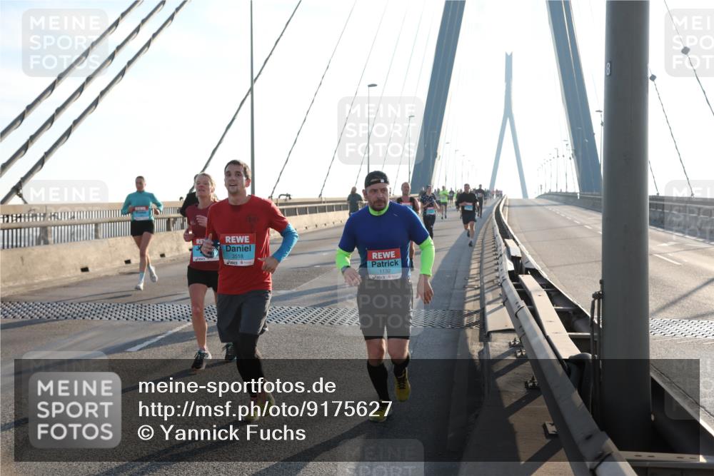 03.10.2025 - Köhlbrandbrückenlauf Yannick Fuchs http://msf.ph/oto/9175627 03.10.2025 08:24:41 Position 1 3518, 1132, 8 meine-sportfotos.de