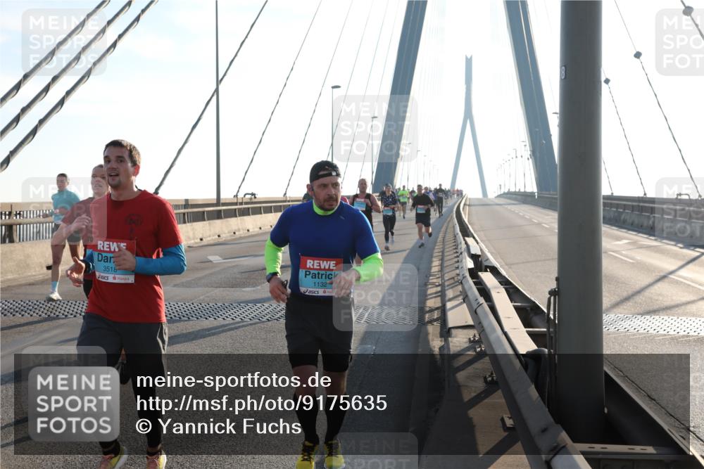 03.10.2025 - Köhlbrandbrückenlauf Yannick Fuchs http://msf.ph/oto/9175635 03.10.2025 08:24:42 Position 1 3518, 1132, 8 meine-sportfotos.de