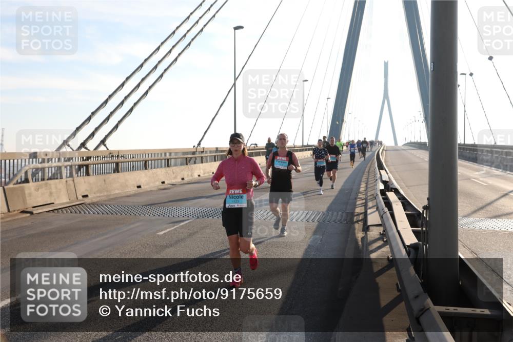 03.10.2025 - Köhlbrandbrückenlauf Yannick Fuchs http://msf.ph/oto/9175659 03.10.2025 08:24:44 Position 1 1123 meine-sportfotos.de