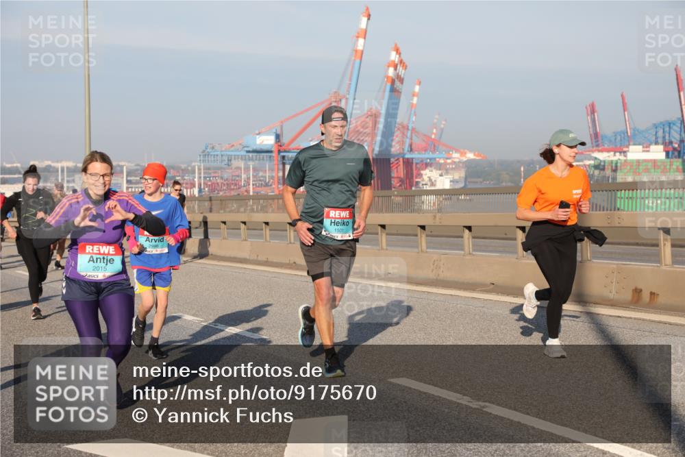 03.10.2025 - Köhlbrandbrückenlauf Yannick Fuchs http://msf.ph/oto/9175670 03.10.2025 08:45:32 Position 2 2015, 2996, 1501 meine-sportfotos.de