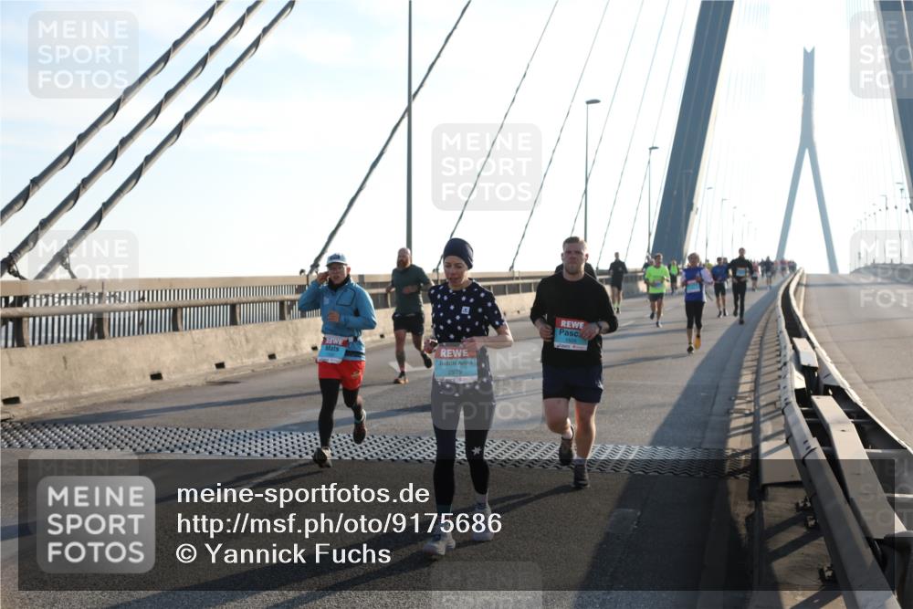 03.10.2025 - Köhlbrandbrückenlauf Yannick Fuchs http://msf.ph/oto/9175686 03.10.2025 08:24:46 Position 1 2979 meine-sportfotos.de