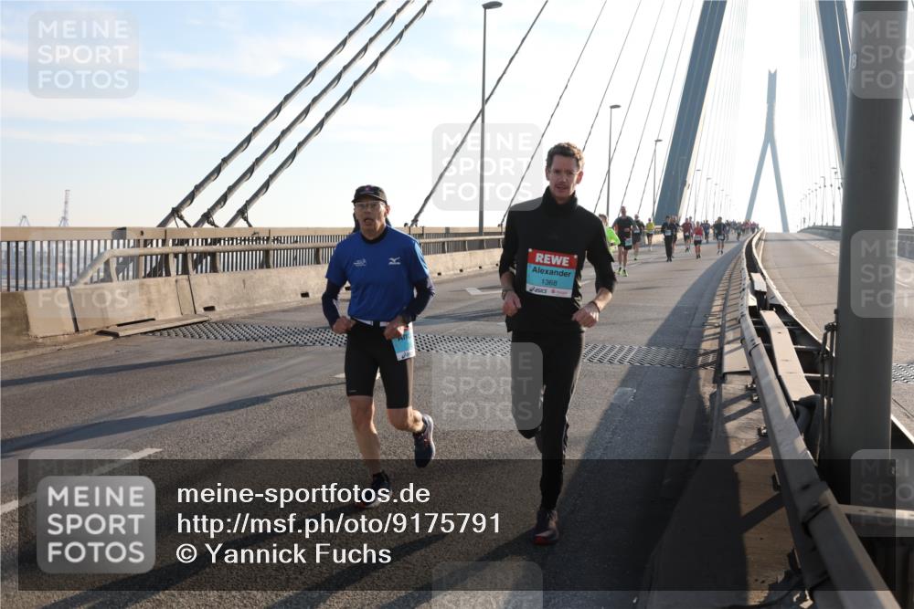 03.10.2025 - Köhlbrandbrückenlauf Yannick Fuchs http://msf.ph/oto/9175791 03.10.2025 08:24:54 Position 1 1368, 18 meine-sportfotos.de