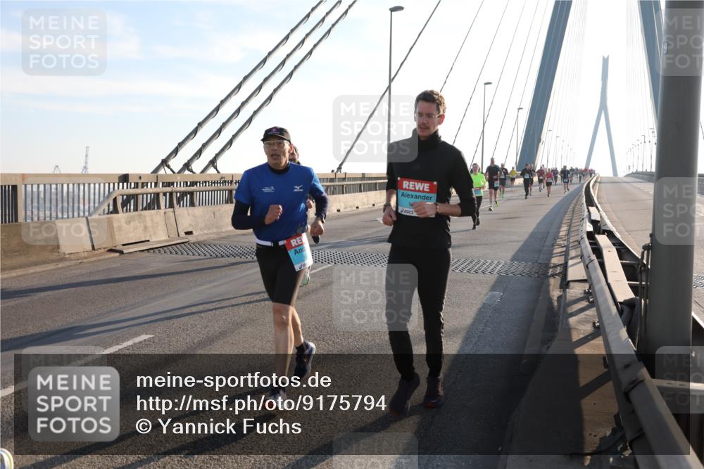 03.10.2025 - Köhlbrandbrückenlauf Yannick Fuchs http://msf.ph/oto/9175794 03.10.2025 08:24:54 Position 1 18 meine-sportfotos.de