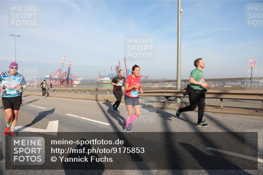03.10.2025 - Köhlbrandbrückenlauf Yannick Fuchs http://msf.ph/oto/9175853 03.10.2025 08:45:46 Position 2 3457, 3793 meine-sportfotos.de