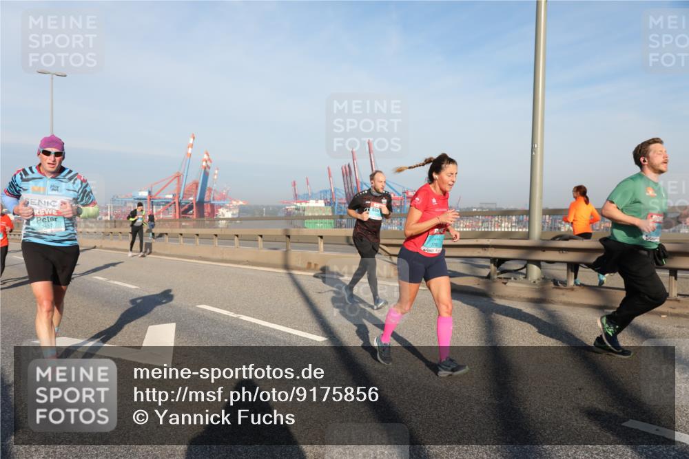 03.10.2025 - Köhlbrandbrückenlauf Yannick Fuchs http://msf.ph/oto/9175856 03.10.2025 08:45:46 Position 2 3457, 3793 meine-sportfotos.de