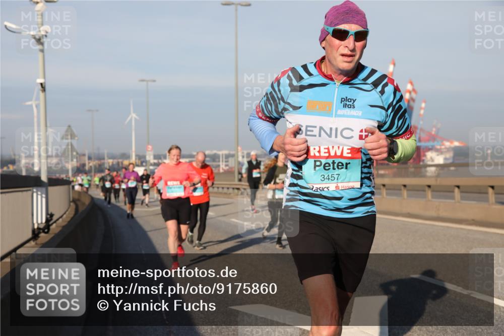 03.10.2025 - Köhlbrandbrückenlauf Yannick Fuchs http://msf.ph/oto/9175860 03.10.2025 08:45:47 Position 2 3457 meine-sportfotos.de