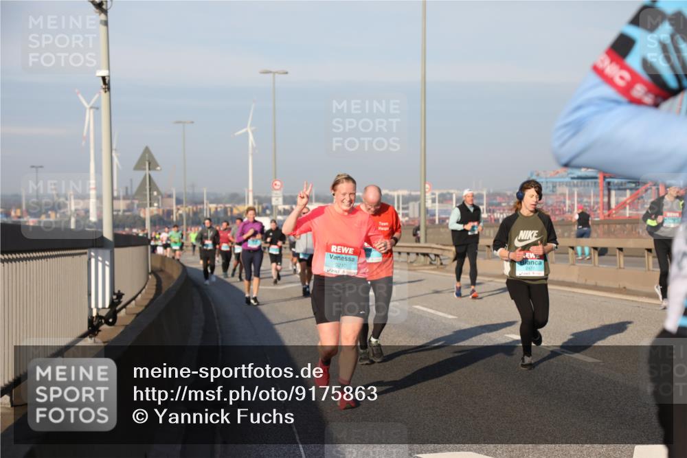 03.10.2025 - Köhlbrandbrückenlauf Yannick Fuchs http://msf.ph/oto/9175863 03.10.2025 08:45:48 Position 2 3210, 2471 meine-sportfotos.de