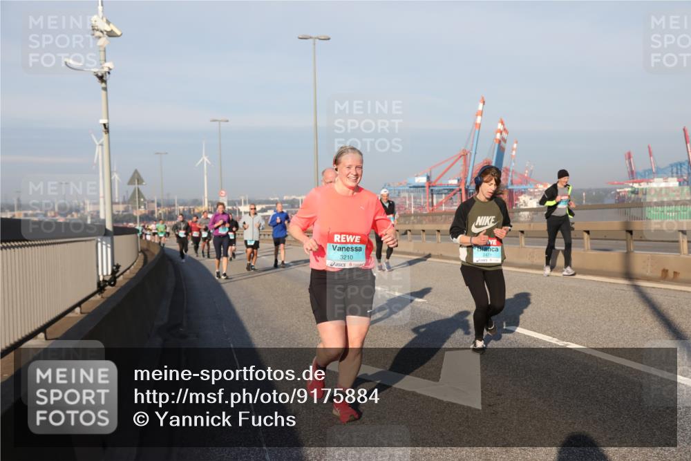 03.10.2025 - Köhlbrandbrückenlauf Yannick Fuchs http://msf.ph/oto/9175884 03.10.2025 08:45:49 Position 2 3210, 2471 meine-sportfotos.de