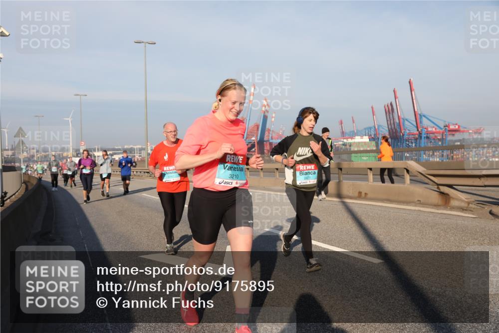 03.10.2025 - Köhlbrandbrückenlauf Yannick Fuchs http://msf.ph/oto/9175895 03.10.2025 08:45:50 Position 2 3210, 2471 meine-sportfotos.de