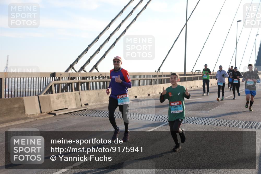 03.10.2025 - Köhlbrandbrückenlauf Yannick Fuchs http://msf.ph/oto/9175941 03.10.2025 08:25:13 Position 1 1106, 3498 meine-sportfotos.de