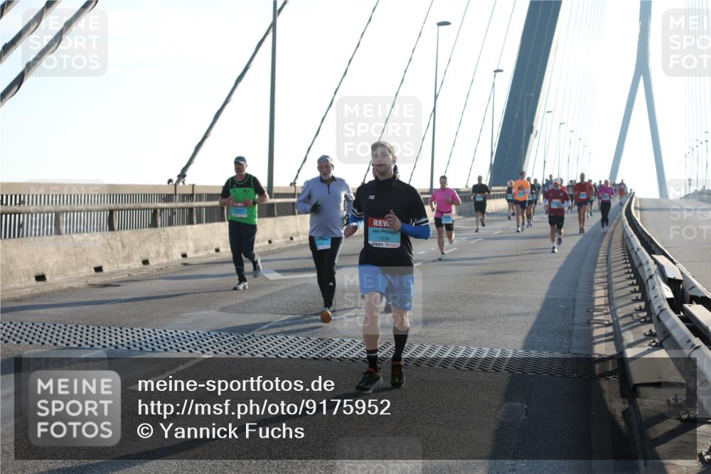03.10.2025 - Köhlbrandbrückenlauf Yannick Fuchs http://msf.ph/oto/9175952 03.10.2025 08:25:15 Position 1 1, 10, 1316 meine-sportfotos.de