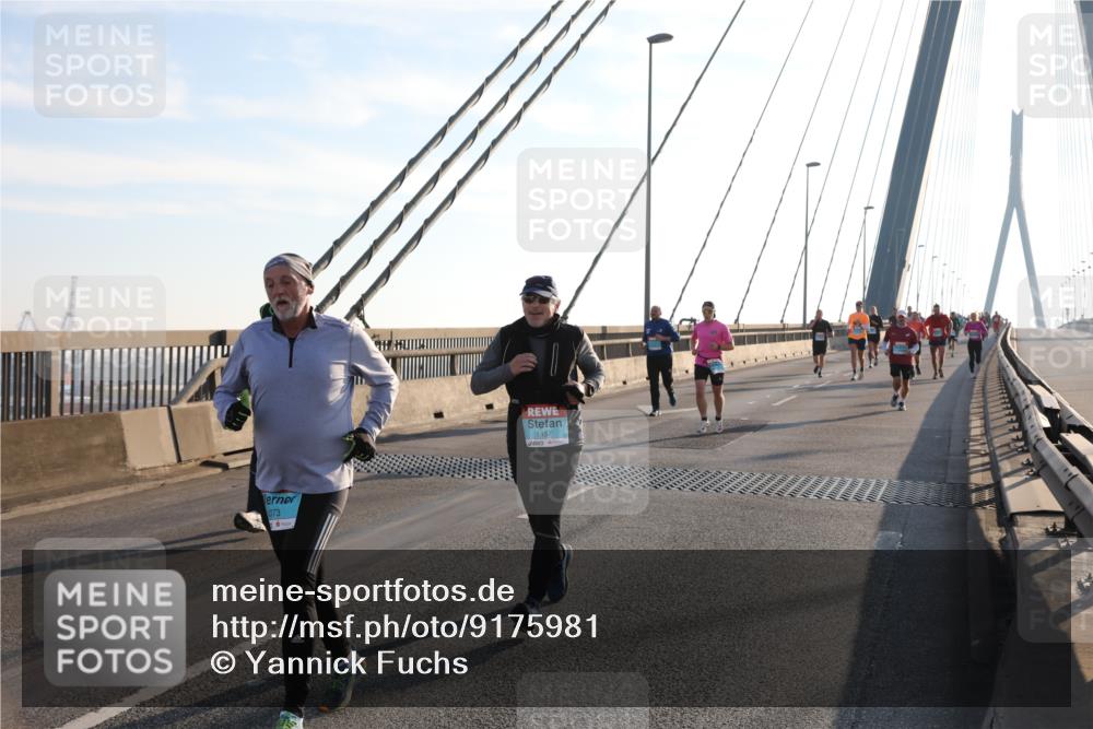 03.10.2025 - Köhlbrandbrückenlauf Yannick Fuchs http://msf.ph/oto/9175981 03.10.2025 08:25:17 Position 1 1073, 1457 meine-sportfotos.de