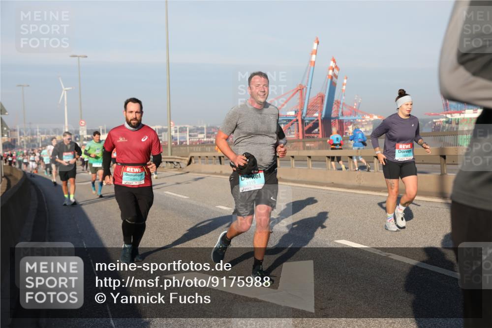 03.10.2025 - Köhlbrandbrückenlauf Yannick Fuchs http://msf.ph/oto/9175988 03.10.2025 08:45:59 Position 2 1465, 1015, 1801 meine-sportfotos.de