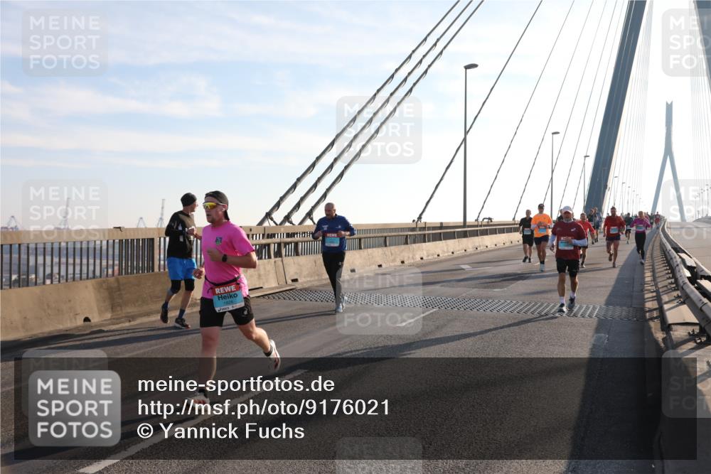 03.10.2025 - Köhlbrandbrückenlauf Yannick Fuchs http://msf.ph/oto/9176021 03.10.2025 08:25:20 Position 1 1826 meine-sportfotos.de