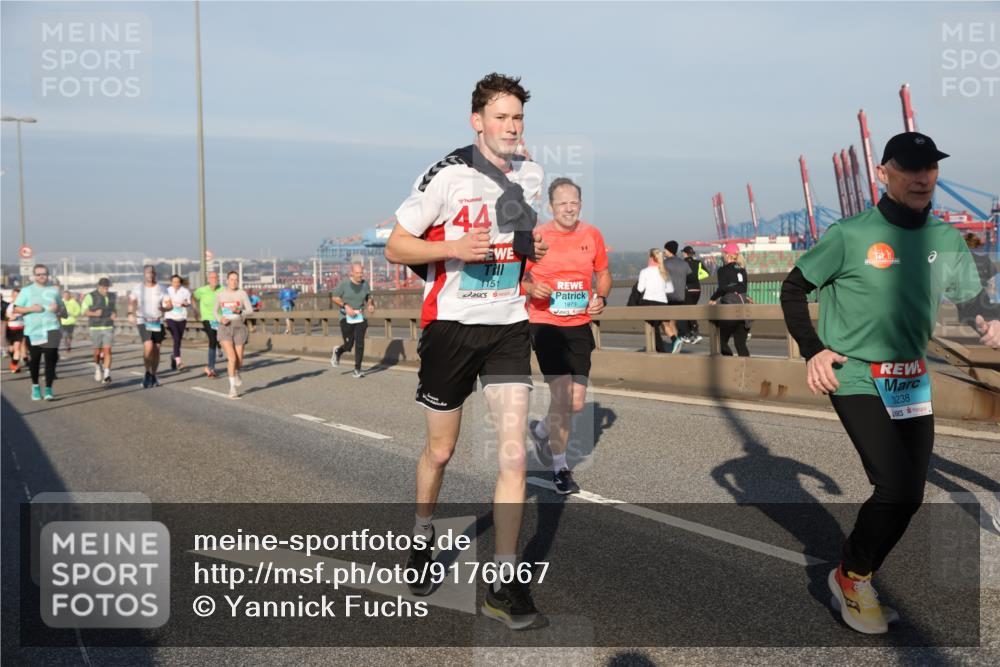 03.10.2025 - Köhlbrandbrückenlauf Yannick Fuchs http://msf.ph/oto/9176067 03.10.2025 08:46:08 Position 2 44, 1151, 1973, 3238 meine-sportfotos.de