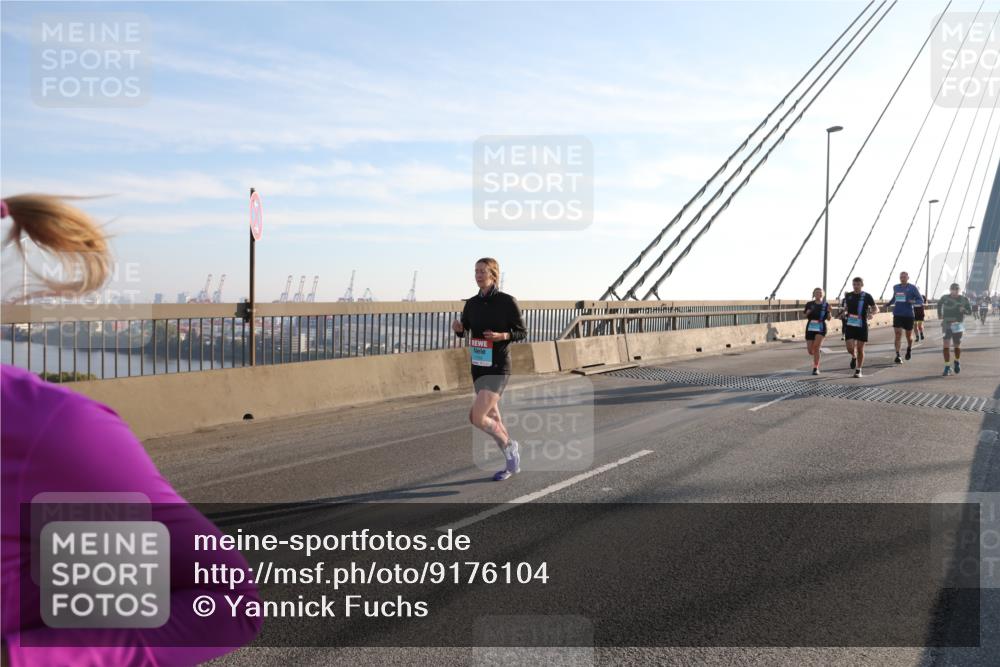 03.10.2025 - Köhlbrandbrückenlauf Yannick Fuchs http://msf.ph/oto/9176104 03.10.2025 08:25:27 Position 1  meine-sportfotos.de