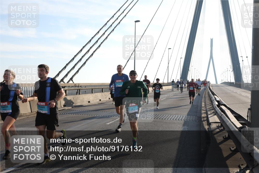 03.10.2025 - Köhlbrandbrückenlauf Yannick Fuchs http://msf.ph/oto/9176132 03.10.2025 08:25:30 Position 1 3465, 3462, 3812 meine-sportfotos.de