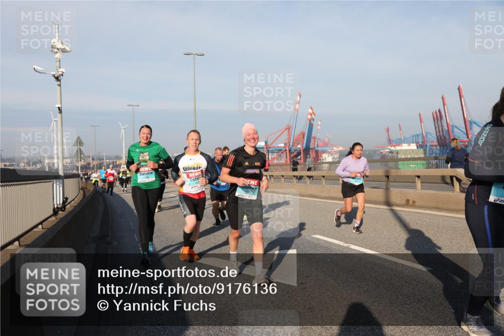 03.10.2025 - Köhlbrandbrückenlauf Yannick Fuchs http://msf.ph/oto/9176136 03.10.2025 08:46:17 Position 2 131 meine-sportfotos.de