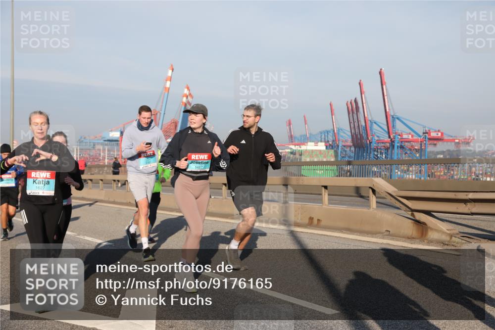03.10.2025 - Köhlbrandbrückenlauf Yannick Fuchs http://msf.ph/oto/9176165 03.10.2025 08:46:20 Position 2 1627, 3781, 1487 meine-sportfotos.de
