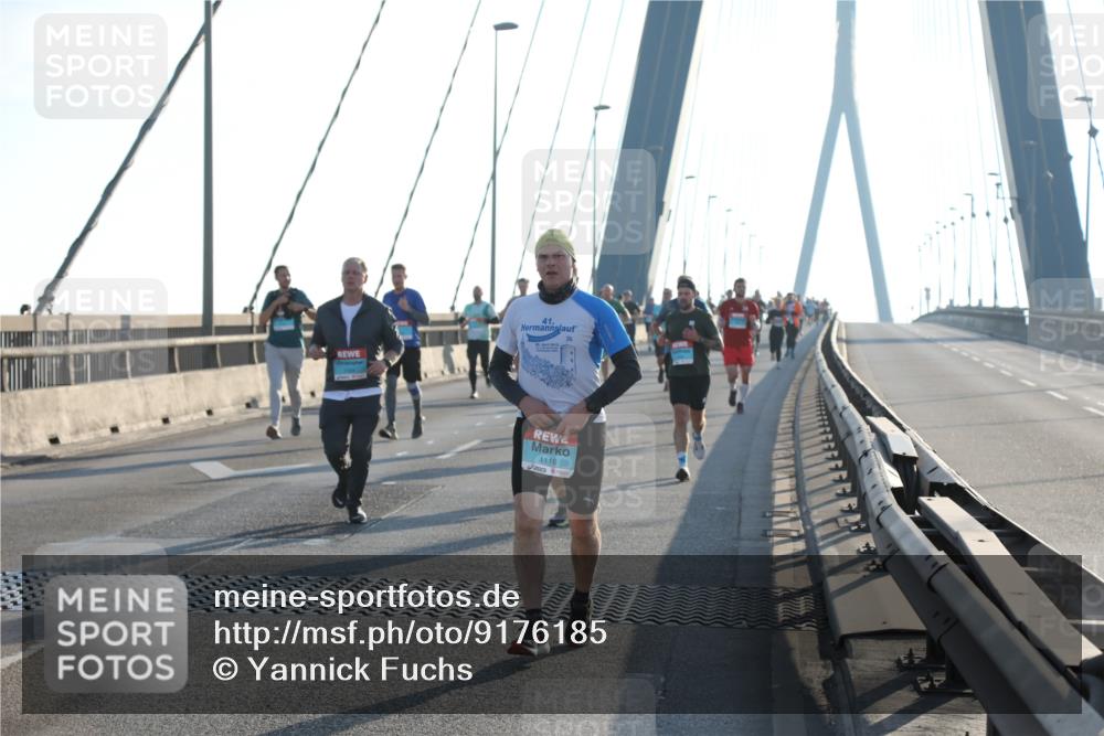03.10.2025 - Köhlbrandbrückenlauf Yannick Fuchs http://msf.ph/oto/9176185 03.10.2025 08:25:36 Position 1 1116 meine-sportfotos.de