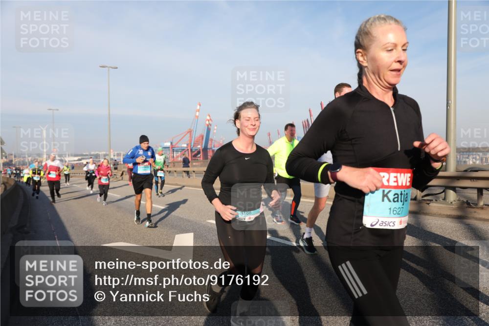 03.10.2025 - Köhlbrandbrückenlauf Yannick Fuchs http://msf.ph/oto/9176192 03.10.2025 08:46:22 Position 2 3168, 1627 meine-sportfotos.de