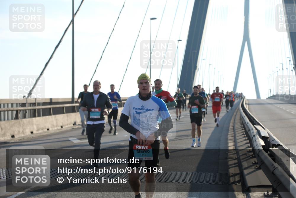 03.10.2025 - Köhlbrandbrückenlauf Yannick Fuchs http://msf.ph/oto/9176194 03.10.2025 08:25:36 Position 1 41, 29, 2012, 33, 1116 meine-sportfotos.de