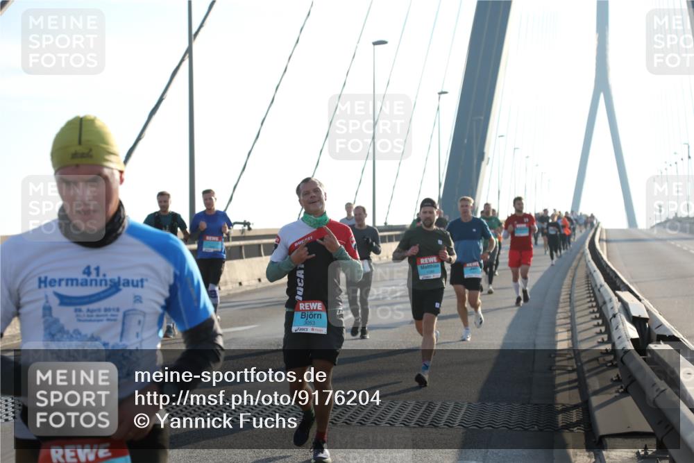 03.10.2025 - Köhlbrandbrückenlauf Yannick Fuchs http://msf.ph/oto/9176204 03.10.2025 08:25:38 Position 1 41, 29, 2012, 3053 meine-sportfotos.de