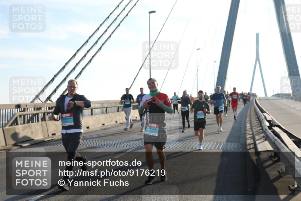 03.10.2025 - Köhlbrandbrückenlauf Yannick Fuchs http://msf.ph/oto/9176219 03.10.2025 08:25:38 Position 1 1334, 3053 meine-sportfotos.de