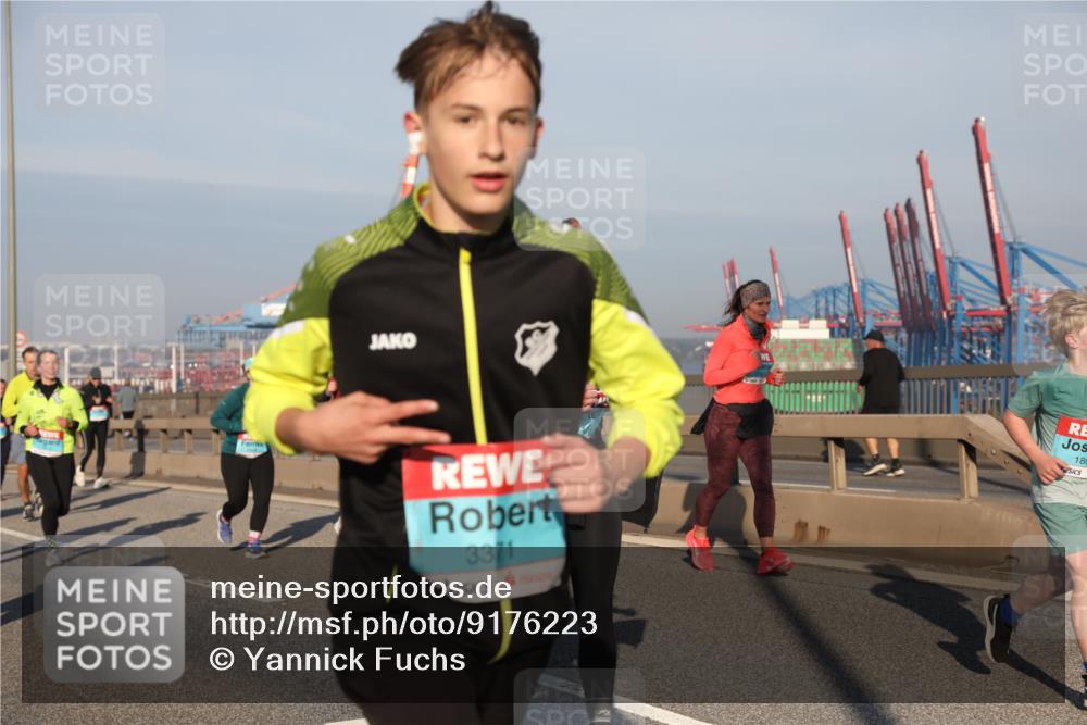 03.10.2025 - Köhlbrandbrückenlauf Yannick Fuchs http://msf.ph/oto/9176223 03.10.2025 08:46:28 Position 2 5, 180, 3371 meine-sportfotos.de