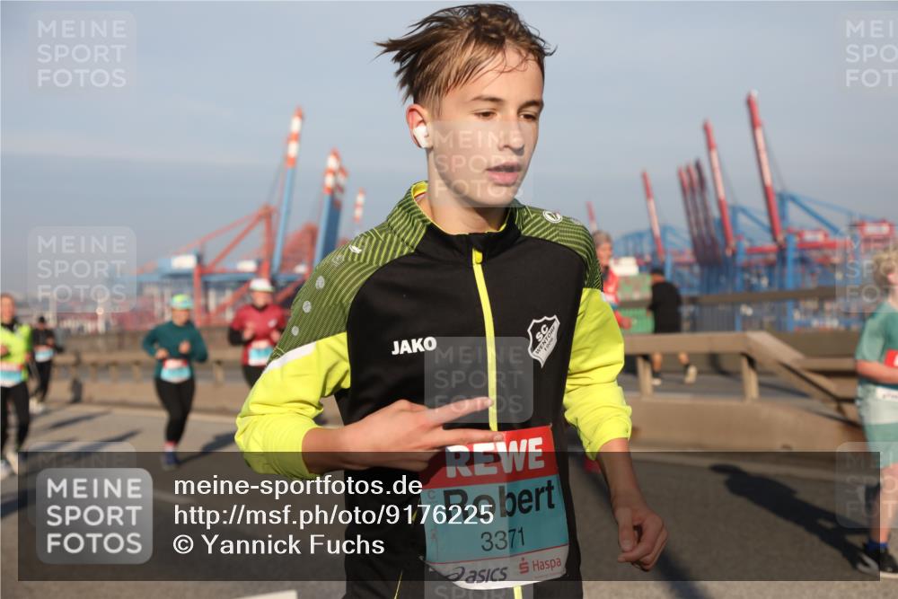 03.10.2025 - Köhlbrandbrückenlauf Yannick Fuchs http://msf.ph/oto/9176225 03.10.2025 08:46:28 Position 2 3371 meine-sportfotos.de
