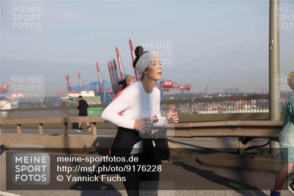 03.10.2025 - Köhlbrandbrückenlauf Yannick Fuchs http://msf.ph/oto/9176228 03.10.2025 08:46:29 Position 2 18 meine-sportfotos.de