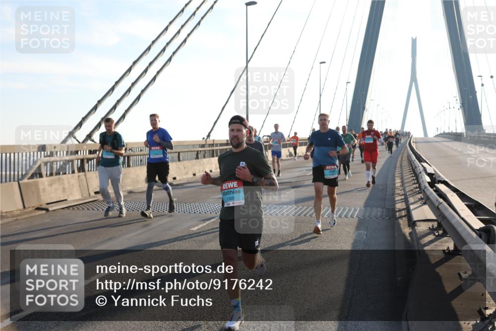 03.10.2025 - Köhlbrandbrückenlauf Yannick Fuchs http://msf.ph/oto/9176242 03.10.2025 08:25:40 Position 1 1088 meine-sportfotos.de