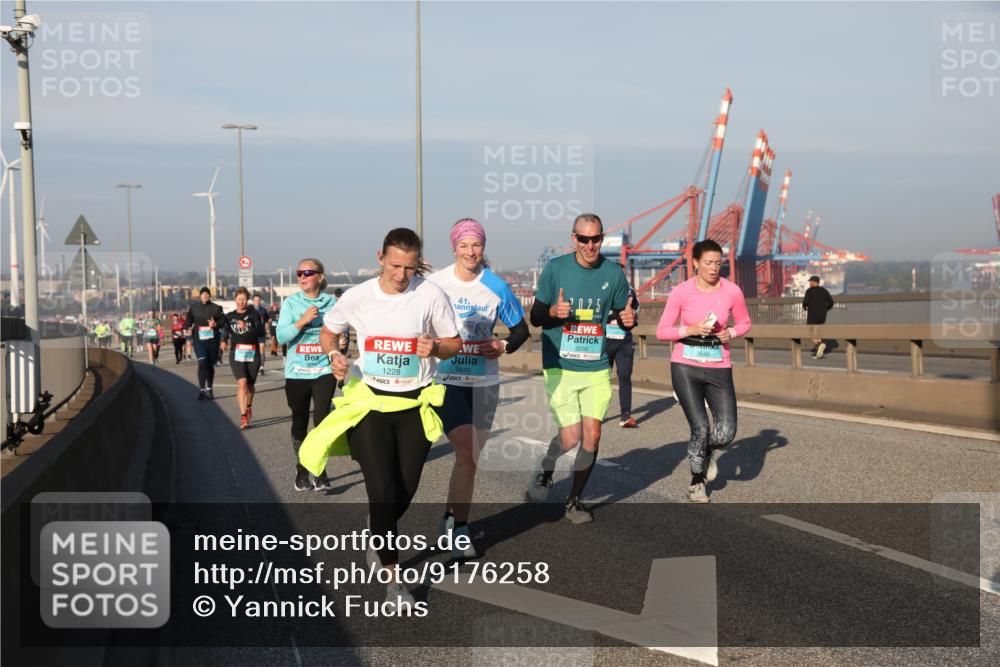 03.10.2025 - Köhlbrandbrückenlauf Yannick Fuchs http://msf.ph/oto/9176258 03.10.2025 08:46:32 Position 2 41, 3549, 1228, 1640, 3550 meine-sportfotos.de