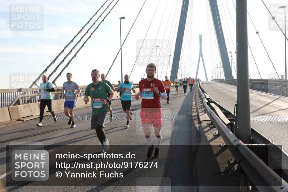 03.10.2025 - Köhlbrandbrückenlauf Yannick Fuchs http://msf.ph/oto/9176274 03.10.2025 08:25:44 Position 1 1105, 19, 3521 meine-sportfotos.de