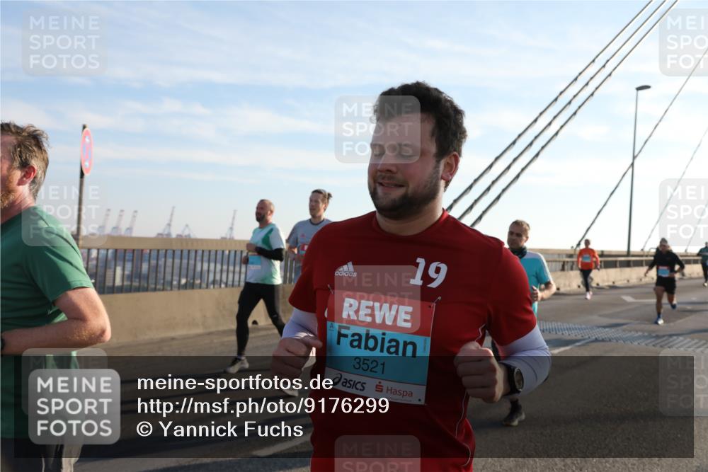 03.10.2025 - Köhlbrandbrückenlauf Yannick Fuchs http://msf.ph/oto/9176299 03.10.2025 08:25:45 Position 1 19, 3521 meine-sportfotos.de