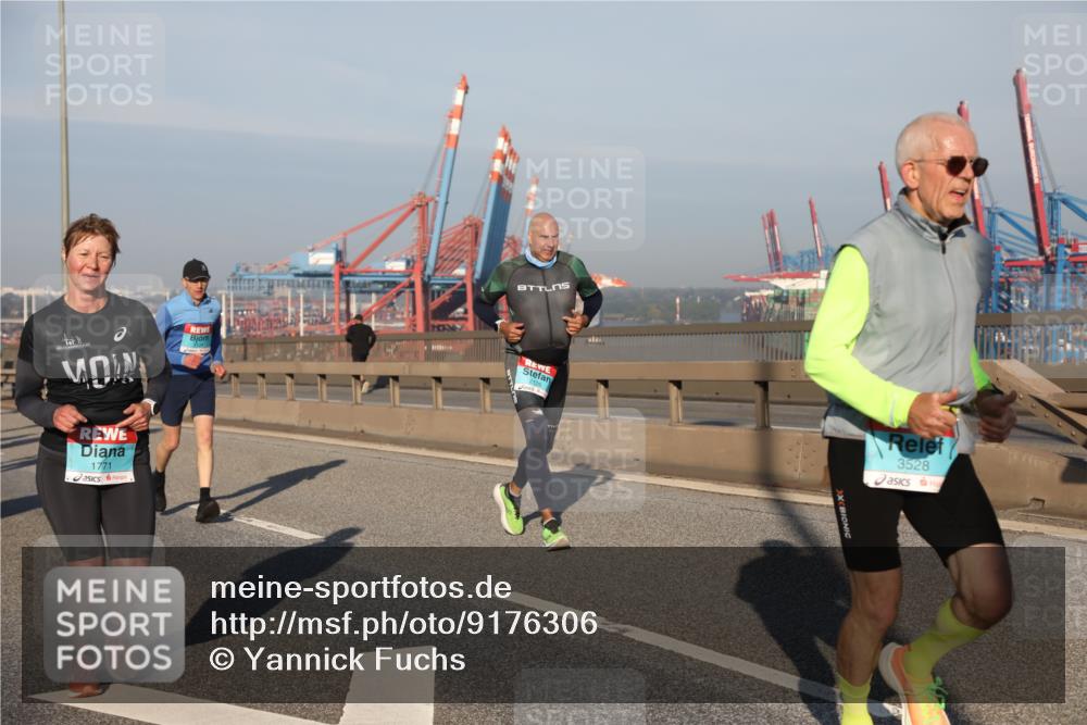 03.10.2025 - Köhlbrandbrückenlauf Yannick Fuchs http://msf.ph/oto/9176306 03.10.2025 08:46:37 Position 2 1771, 2126, 3528 meine-sportfotos.de