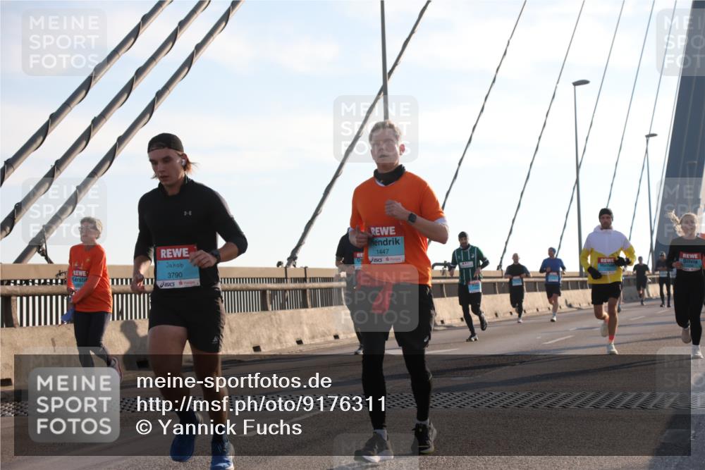03.10.2025 - Köhlbrandbrückenlauf Yannick Fuchs http://msf.ph/oto/9176311 03.10.2025 08:25:47 Position 1 1447, 3790 meine-sportfotos.de