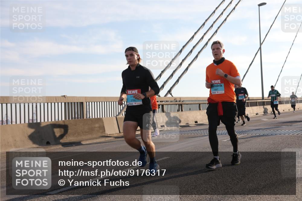 03.10.2025 - Köhlbrandbrückenlauf Yannick Fuchs http://msf.ph/oto/9176317 03.10.2025 08:25:48 Position 1 3790, 1447 meine-sportfotos.de