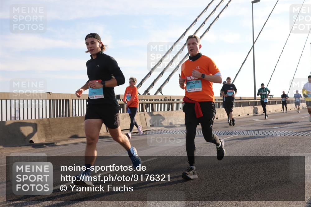 03.10.2025 - Köhlbrandbrückenlauf Yannick Fuchs http://msf.ph/oto/9176321 03.10.2025 08:25:48 Position 1 3790, 1447 meine-sportfotos.de