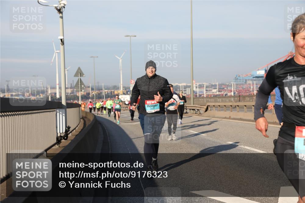 03.10.2025 - Köhlbrandbrückenlauf Yannick Fuchs http://msf.ph/oto/9176323 03.10.2025 08:46:38 Position 2 3680 meine-sportfotos.de