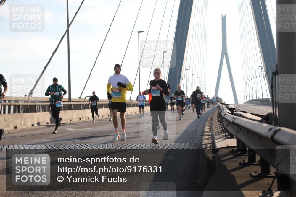 03.10.2025 - Köhlbrandbrückenlauf Yannick Fuchs http://msf.ph/oto/9176331 03.10.2025 08:25:49 Position 1 1 meine-sportfotos.de