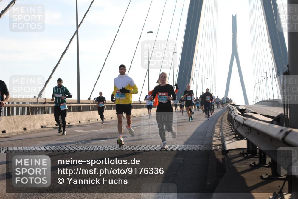 03.10.2025 - Köhlbrandbrückenlauf Yannick Fuchs http://msf.ph/oto/9176336 03.10.2025 08:25:49 Position 1 1208 meine-sportfotos.de